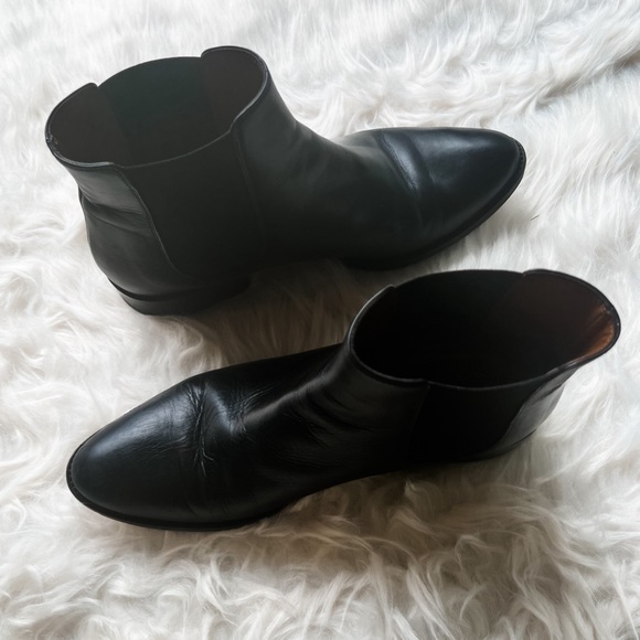 Aquatalia Waterproof Black Leather Chelsea Booties 8 Low Stack Heel - Picture 8 of 9